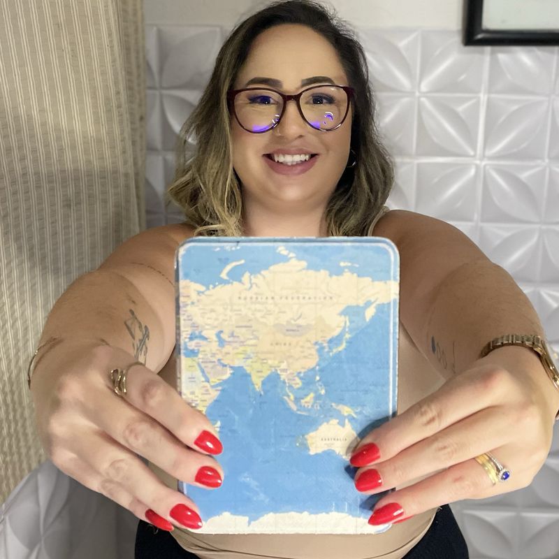 Ingrid Coelho A menina que lê livros picture
