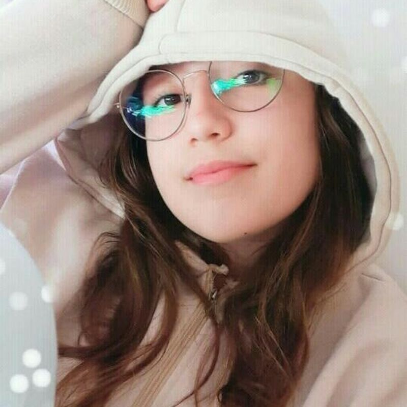 Lara Caroline picture
