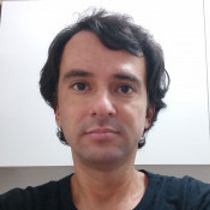 Escritor Lucas Mariano picture