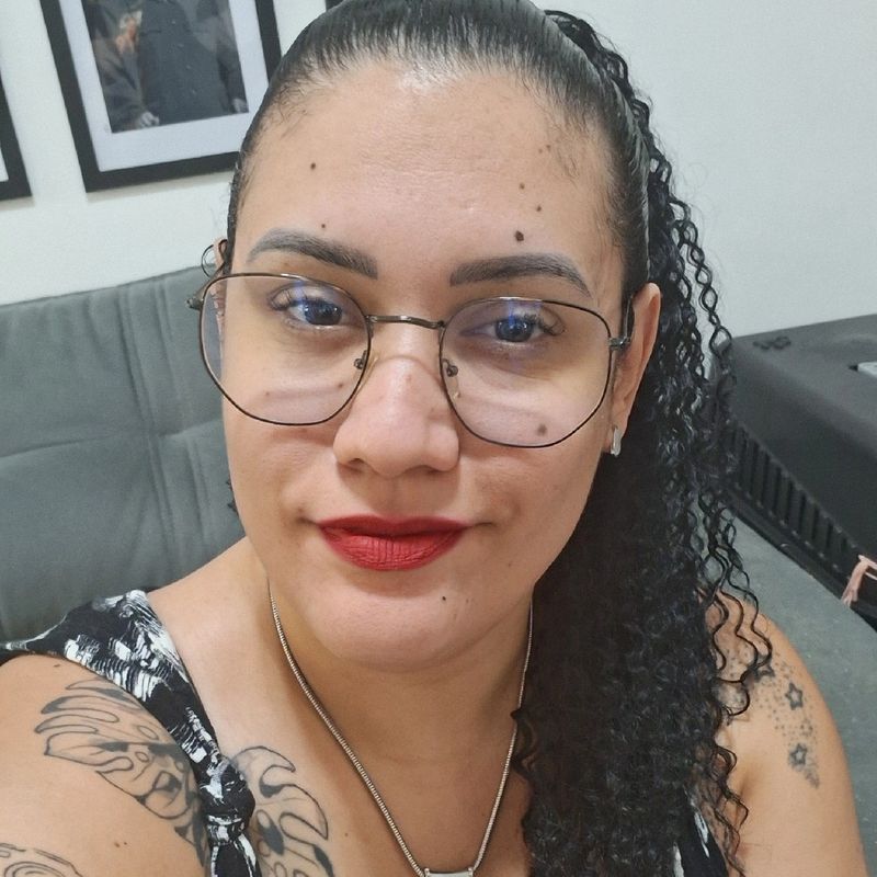 Débora Leão picture