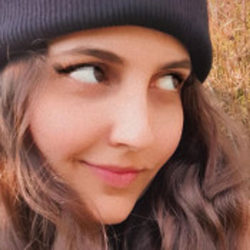 Izabela Monteiro picture