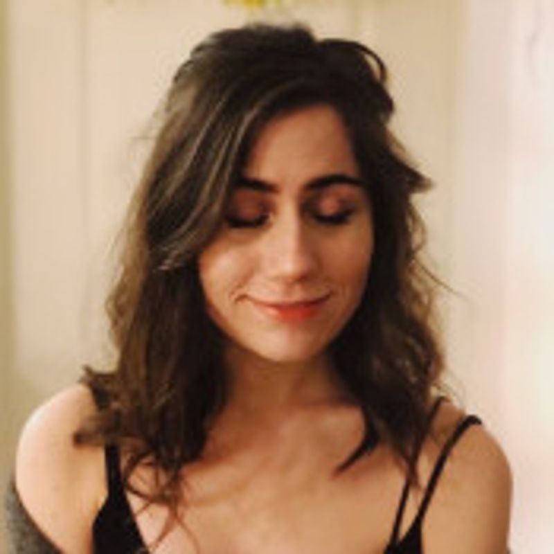 Amy lê uns livros picture