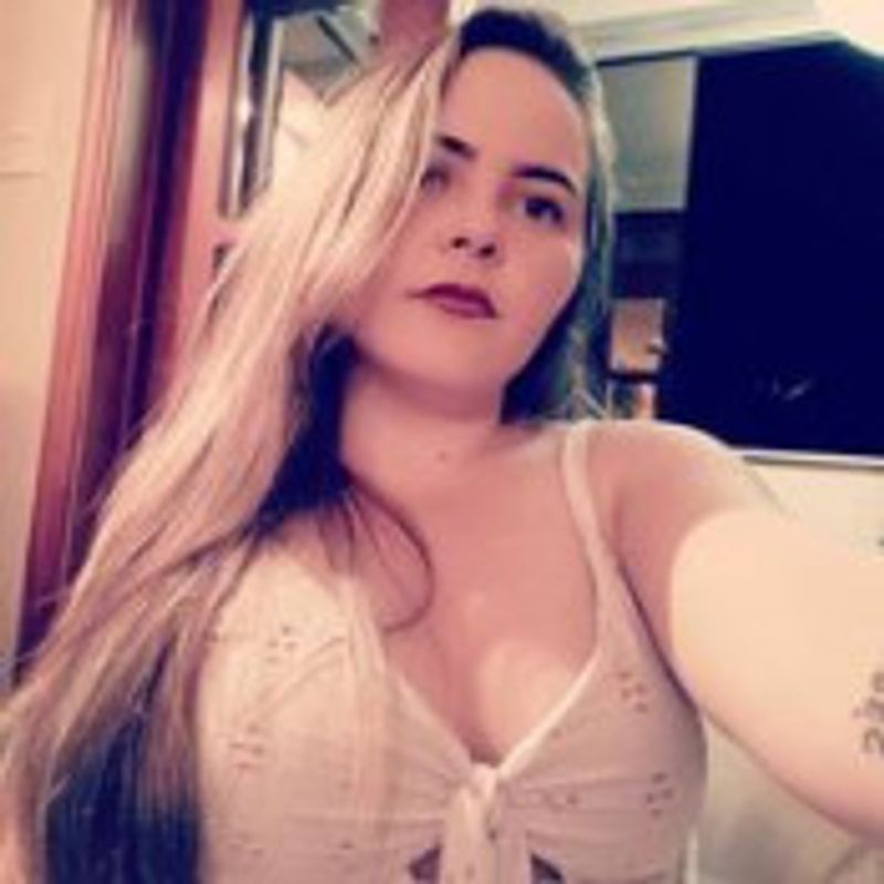 Amanda Souza picture