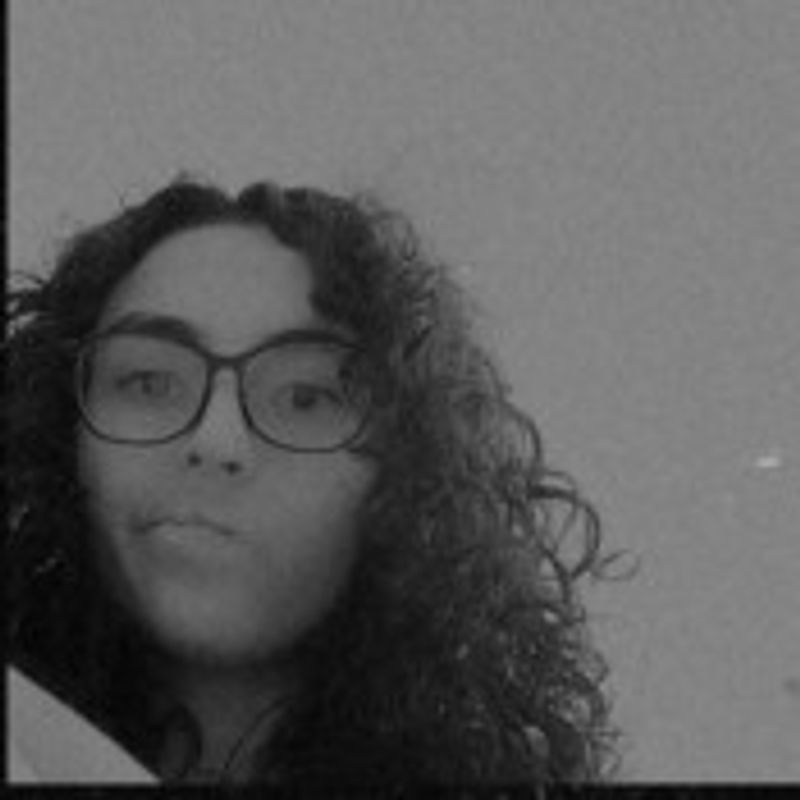 Júlia Marques  picture