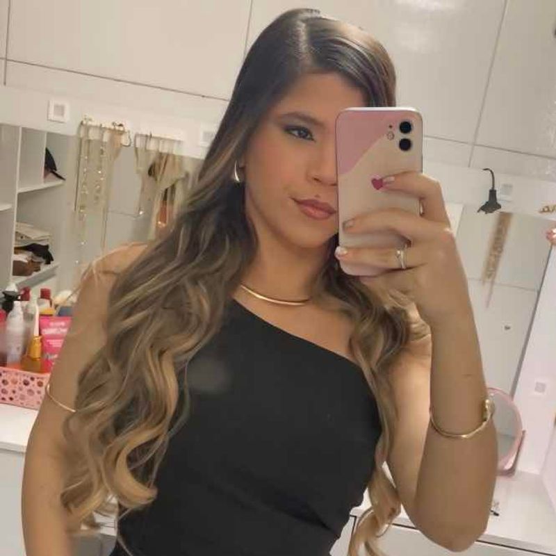 Laura Emanuelly picture
