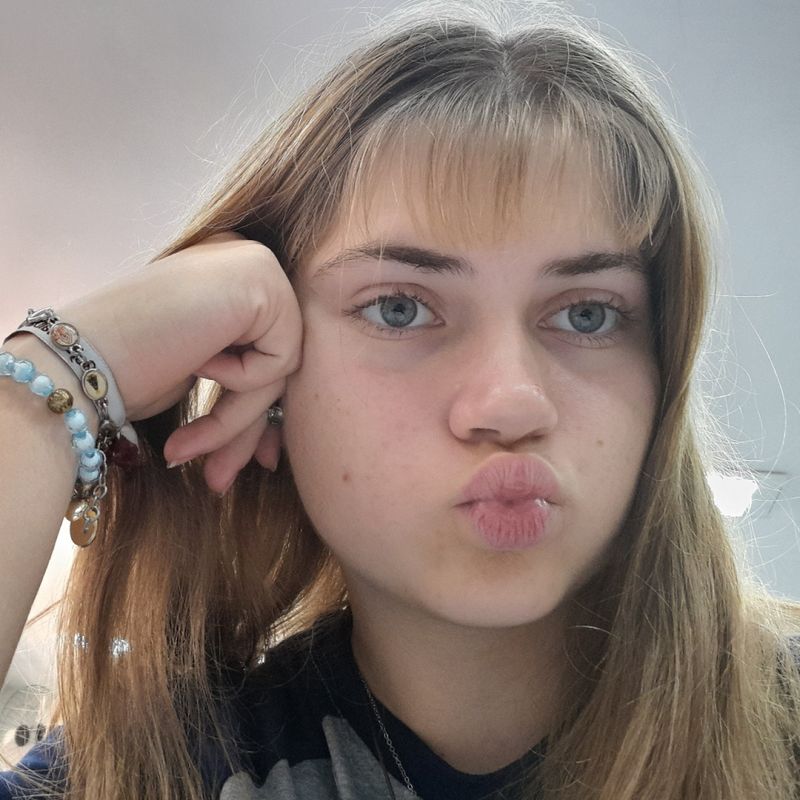 Gabrielly Kmiecik Pianovski picture