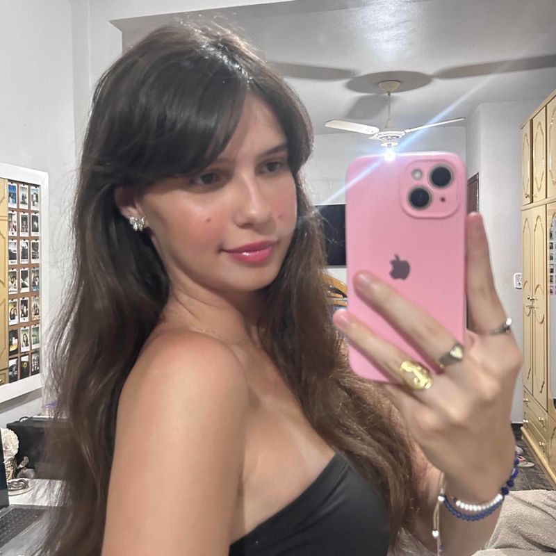 lara oliveira  picture