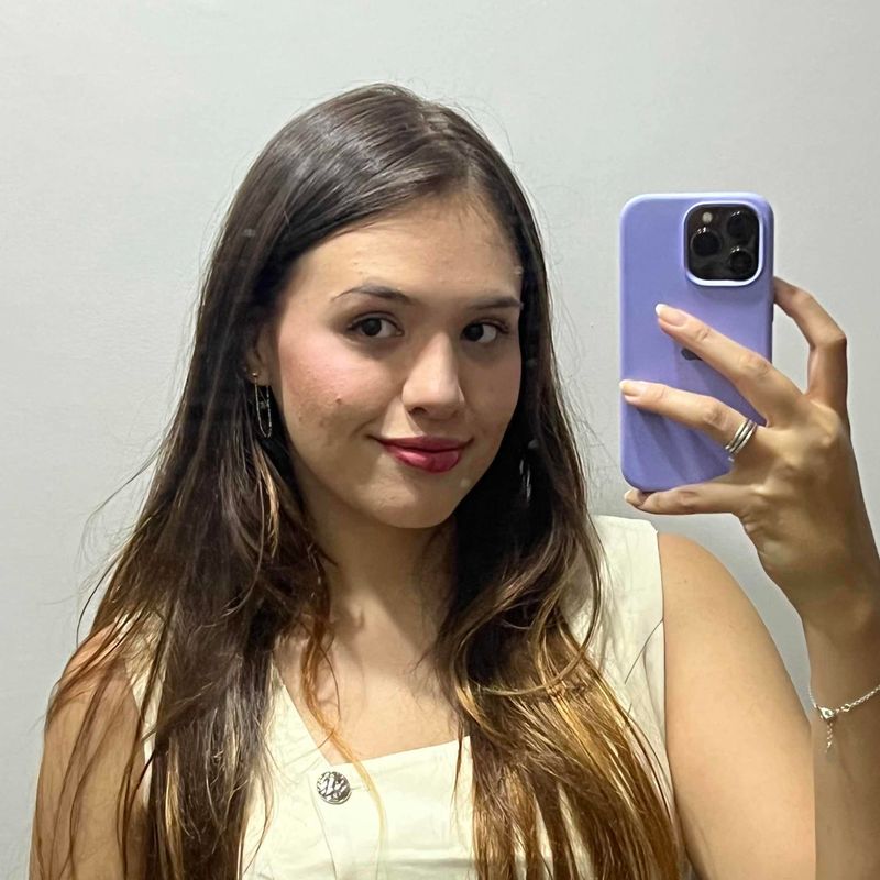 Victoria Oliveira picture