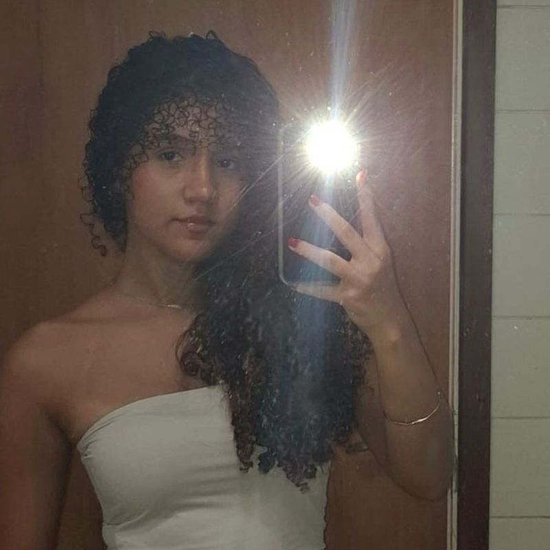 Bárbara A. De Oliveira picture