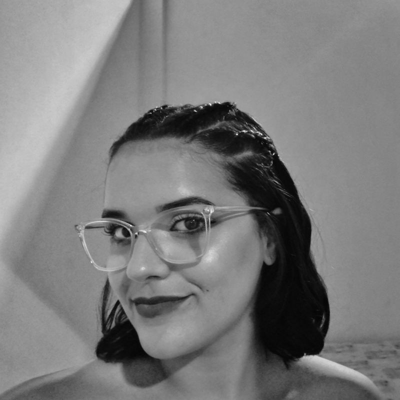 Isabela Muniz picture