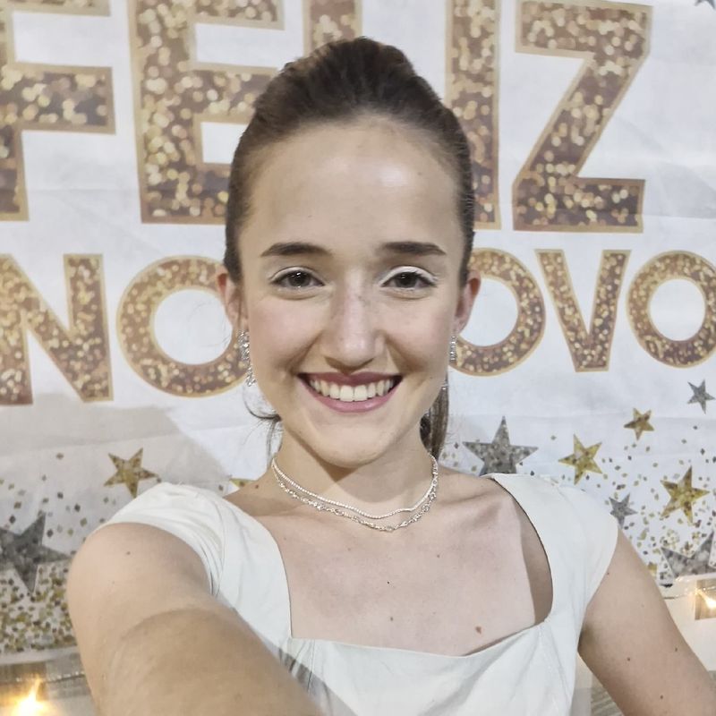 Lari Barreto picture