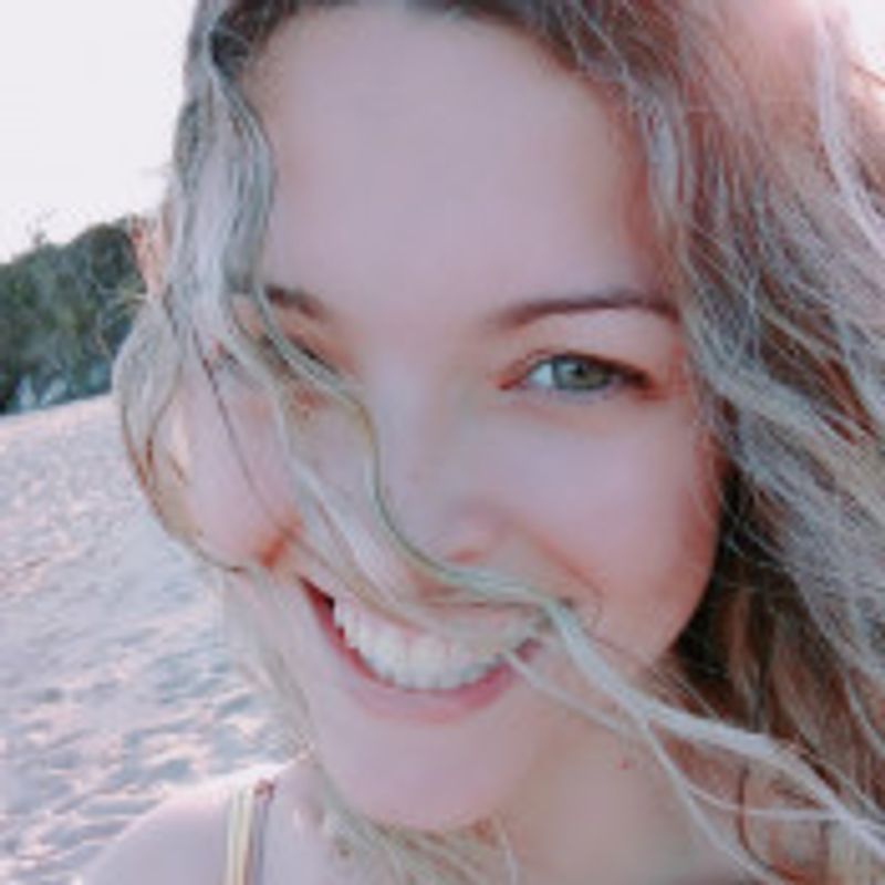Aline Souza picture